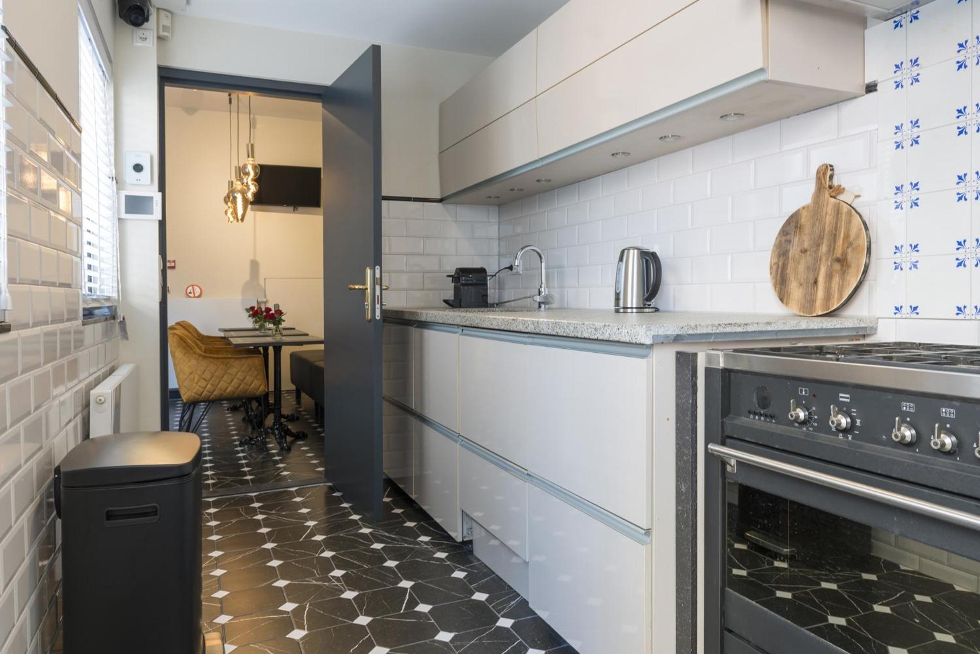 Petite Room With Wifi, Ac, And Shared Kitchen Tilburgo Exterior foto